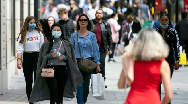 Covid, l’esperto, “Il 30 giugno stop a coprifuoco e mascherine”