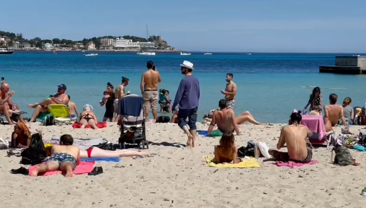 A Mondello è già estate e il Covid sembra solo un ricordo, il video