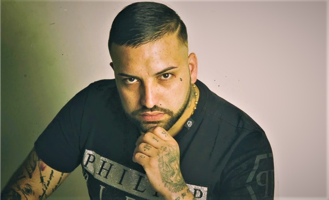 Videochiamata a Niko Pandetta in carcere durante un concerto al One Day, scoppia il caso a Catania