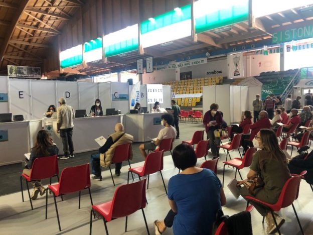 Ragusa, apre hub PalaMinardi, ieri record di 4 mila vaccinazioni