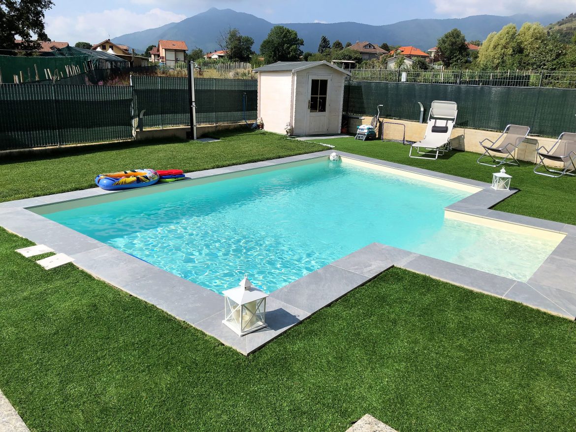 Bimbo di 2 anni rischia di annegare in piscina a Monreale, è grave