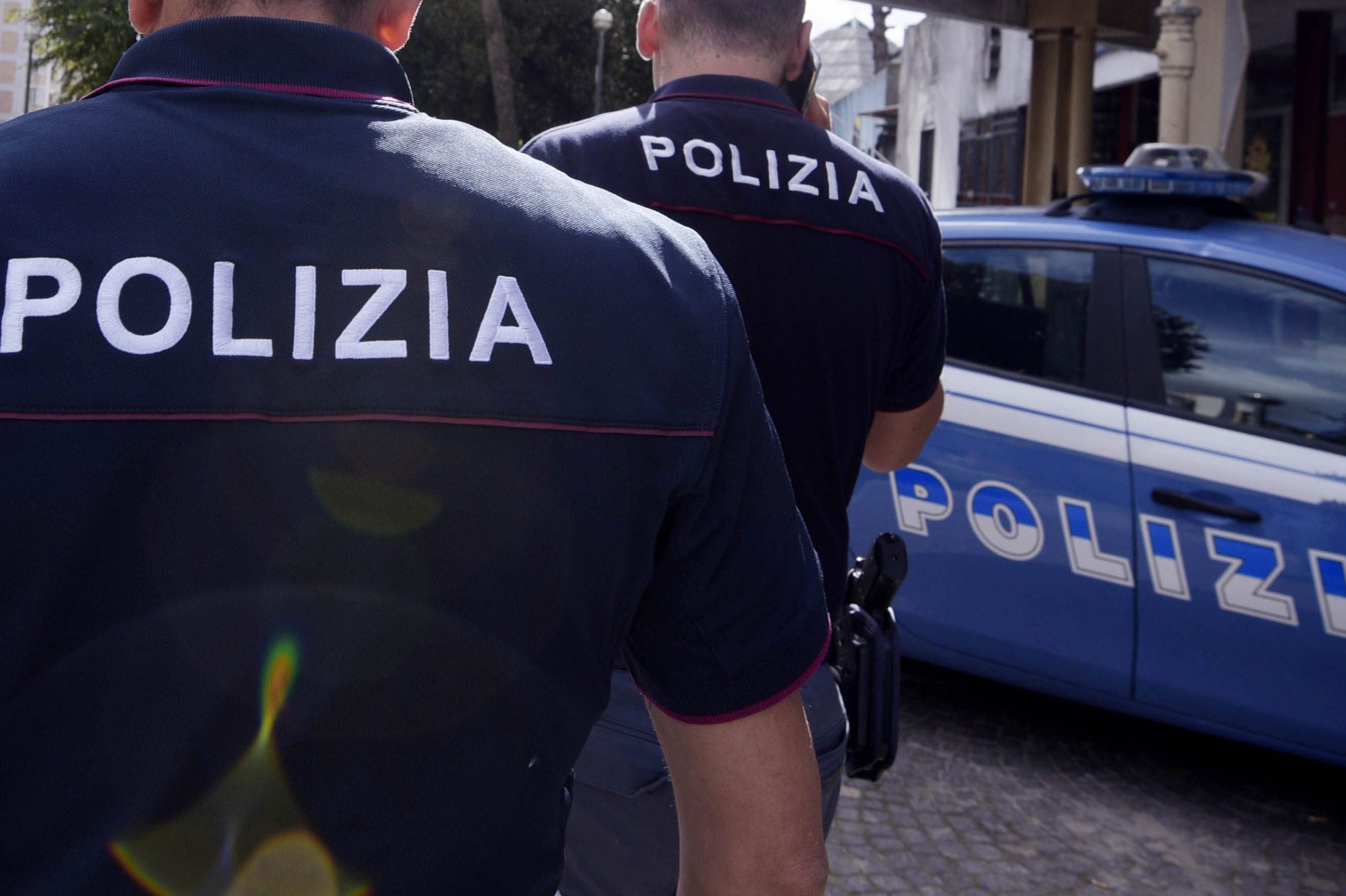 Poliziotti aggrediti in piazza Magione a Palermo, due arresti