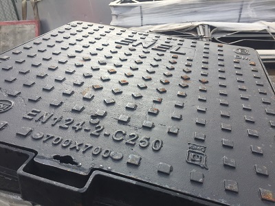 Catania, bimbo cade in pozzetto nel quartiere di Librino