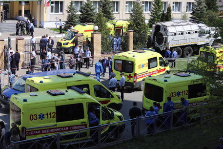 Attentato in una scuola in Russia, 11 morti e 32 feriti, la ricostruzione