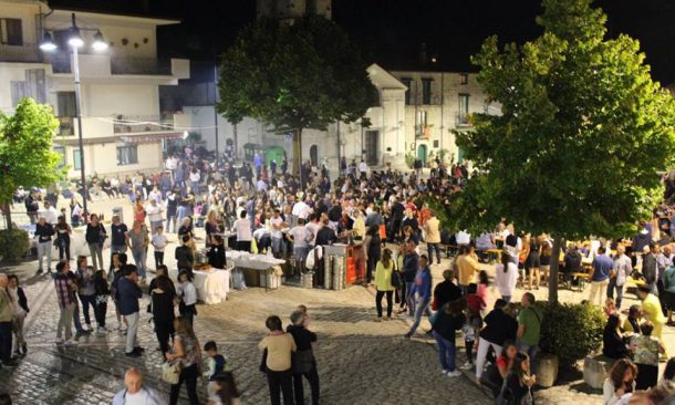 Linee guida Regioni per sagre e fiere, ok con mascherina e sanificazione