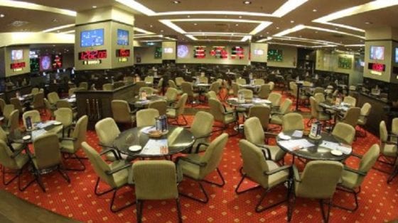 Forzano porta secondaria e s’intrufolano in una sala Bingo: ladri messi in fuga da allarme