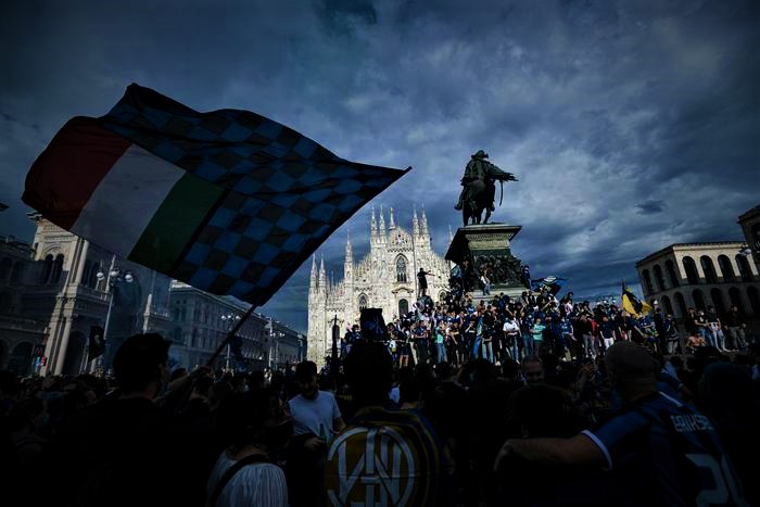 Covid, Milano, scontri tra Polizia e tifosi dell’Inter