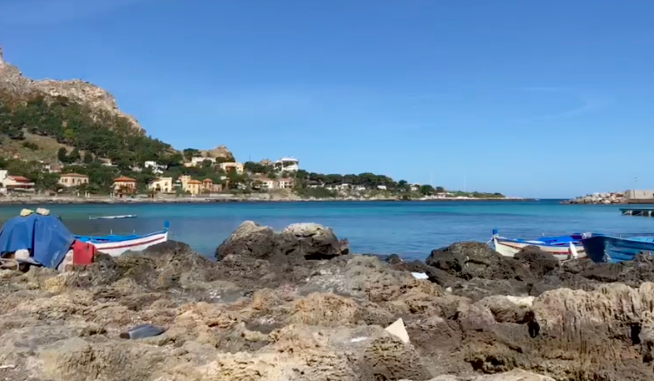 Sferracavallo, risolta l’emergenza alga tossica: rimosso il divieto di balneazione