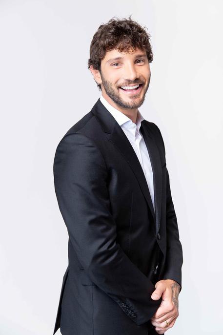 Stefano De Martino e Cecilia Rodriguez sotto il mirino dell’Antitrust, ecco cosa è successo