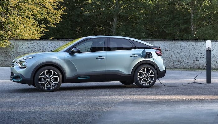 Smart, sostenibile e sicura: ecco la nuova Citroen e-C4