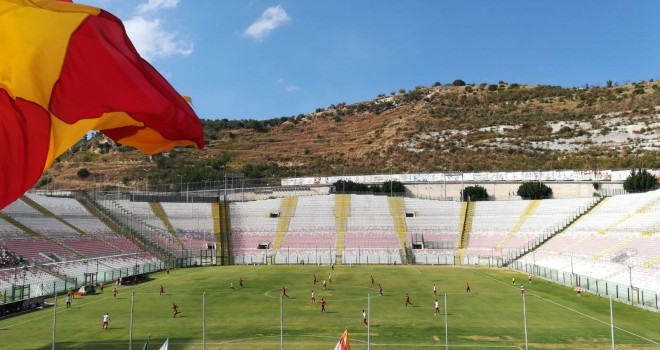 Messina, uno stadio… nel pallone, è caos sul Franco Scoglio