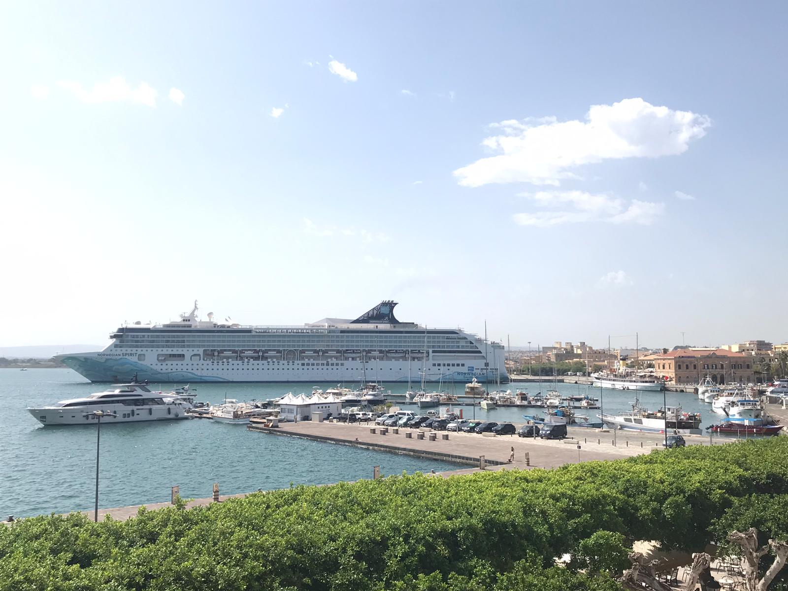 Turismo, finalmente si rivedono i crocieristi nella nostra Isola Turismo, finalmente si rivedono i crocieristi nella nostra Isola
