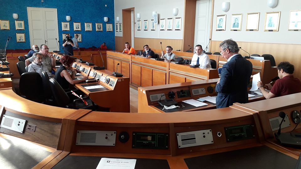 Gela, crepe nella maggioranza ma il sindaco Greco non ci sta