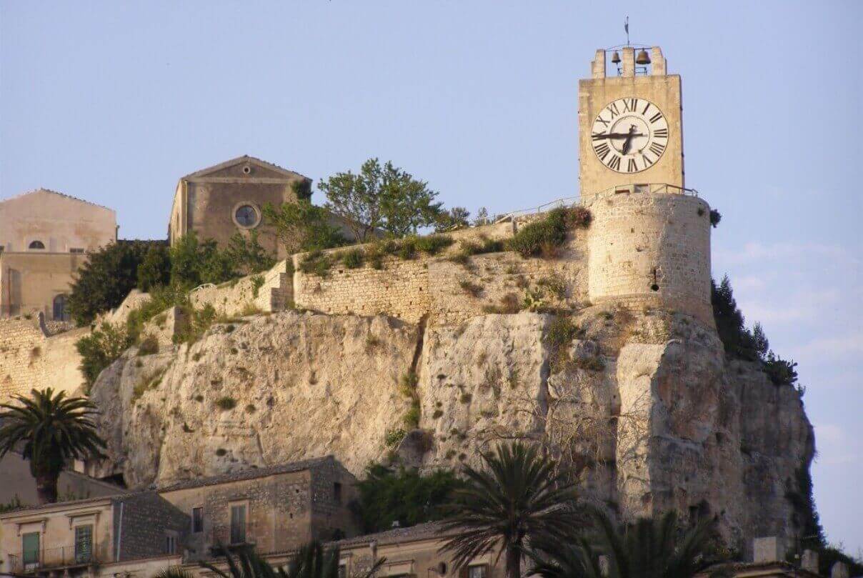 Modica, Castello dei Conti riapre tra le polemiche