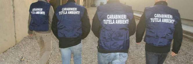 Reflui lavaggi sul terreno, sequestrato sito di autotrasporti