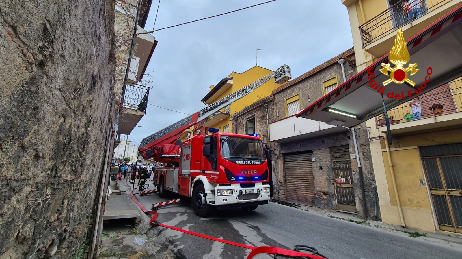 Incendio vecchia abitazione a Barcellona Pozzo di Gotto