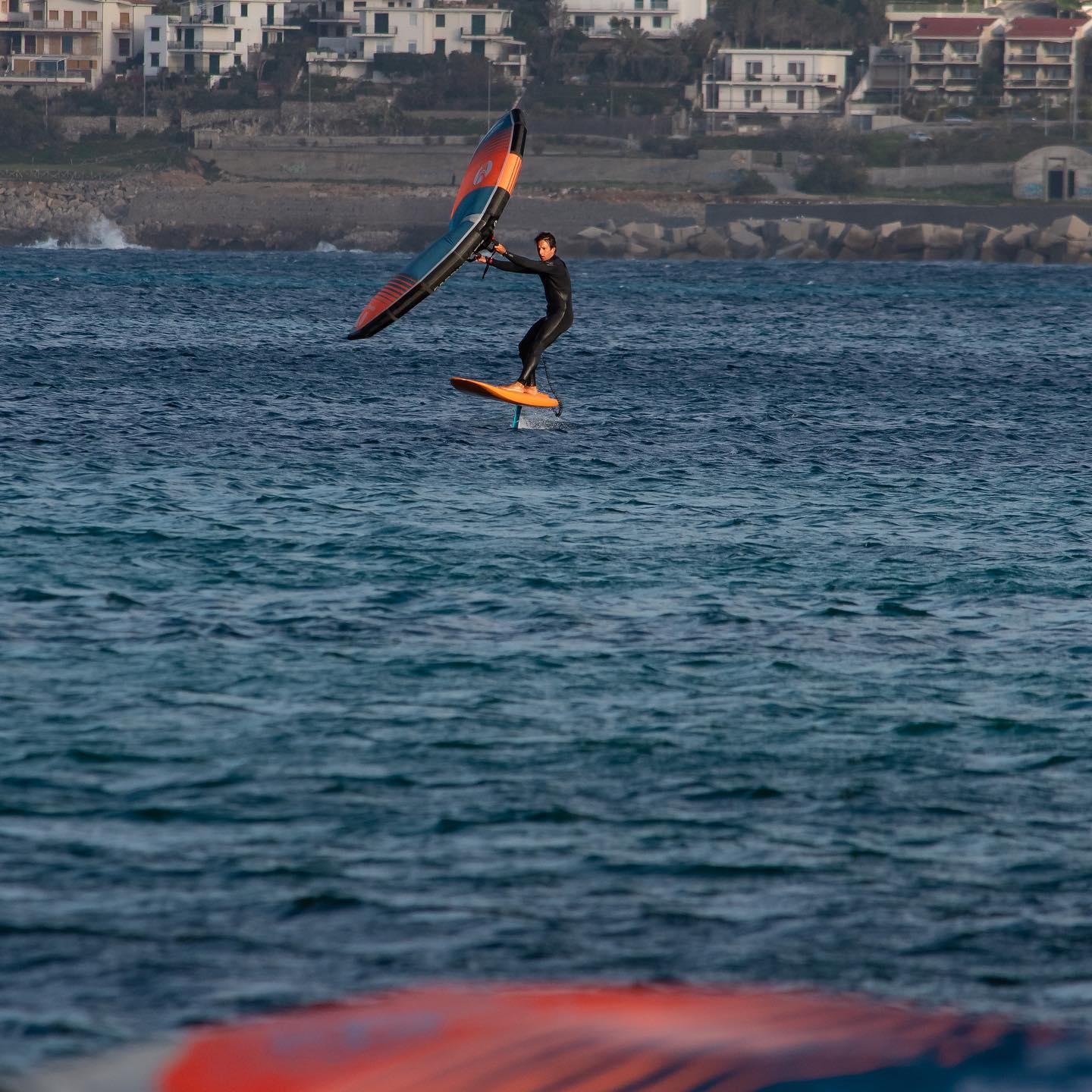 Michelucci compie la traversata Ustica-Mondello in sup