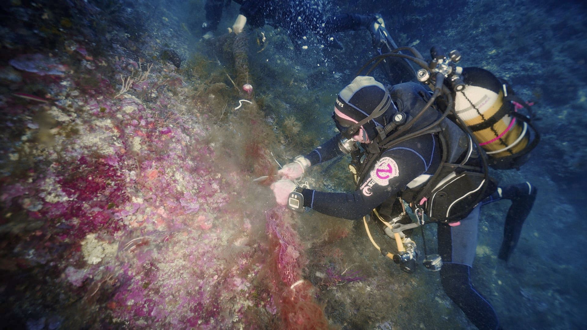 I fondali della Sicilia nella serie i Cacciatori di reti fantasma