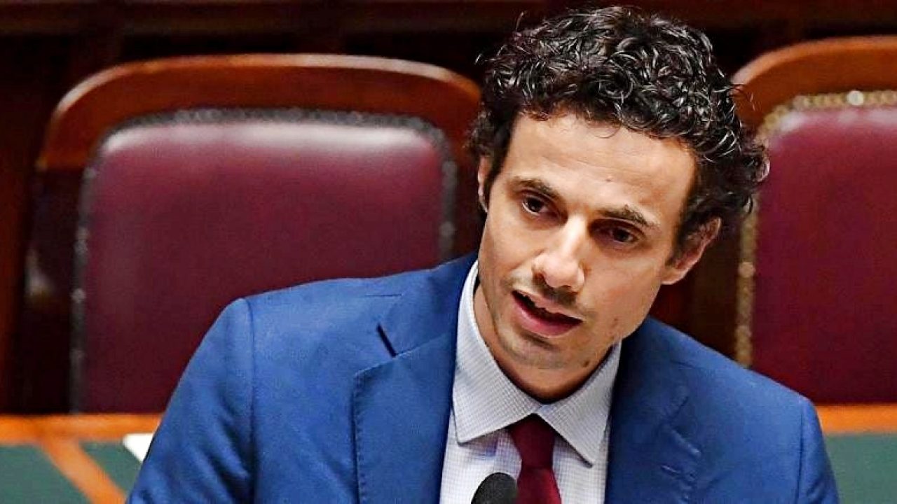 Deputato M5s aggredito: Crippa, la violenza non ci fermerà