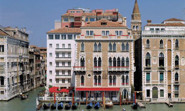 Turista muore a Venezia cadendo dal quinto piano di un hotel