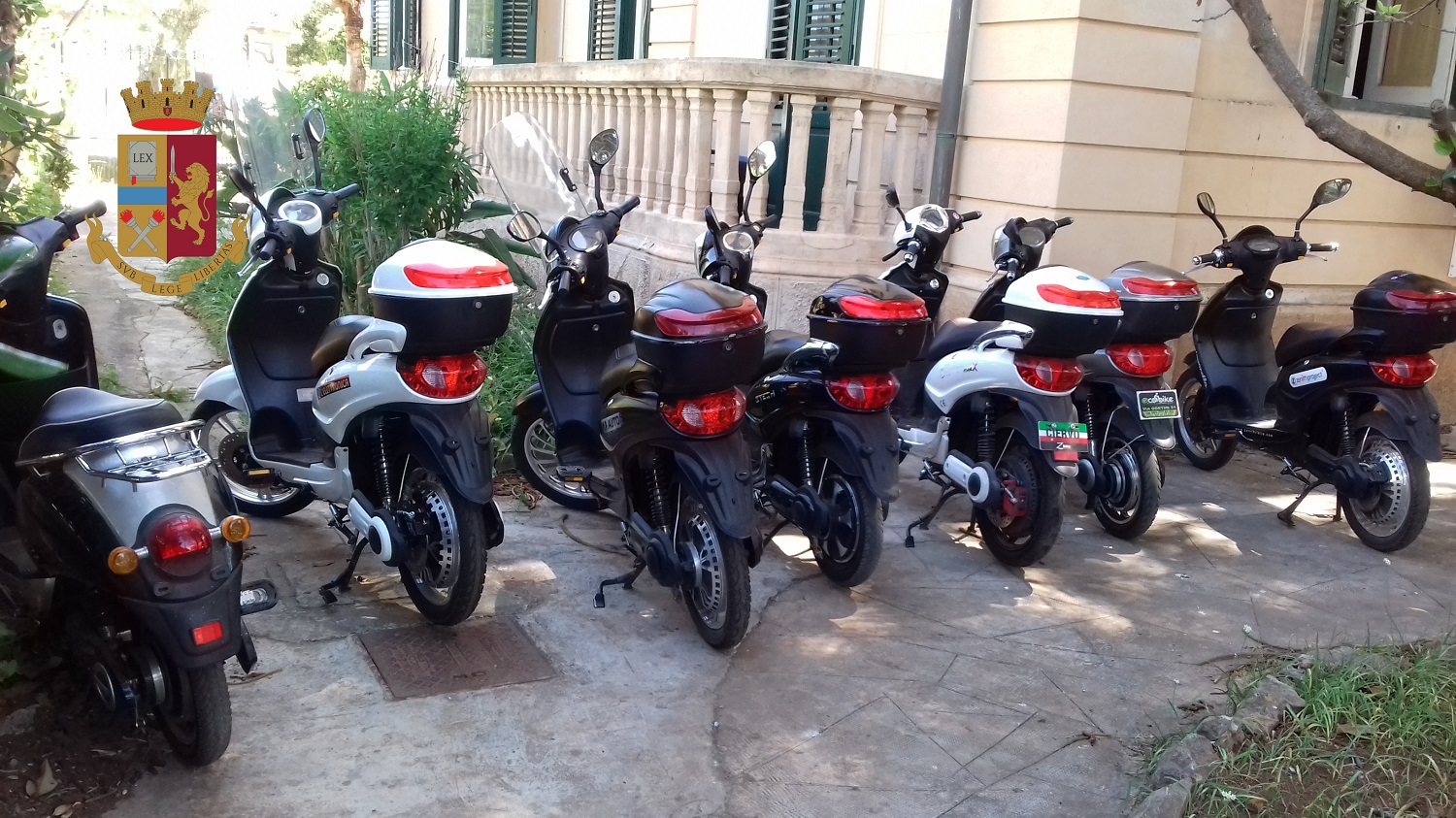 Sequestrati a Palermo scooter elettrici truccati