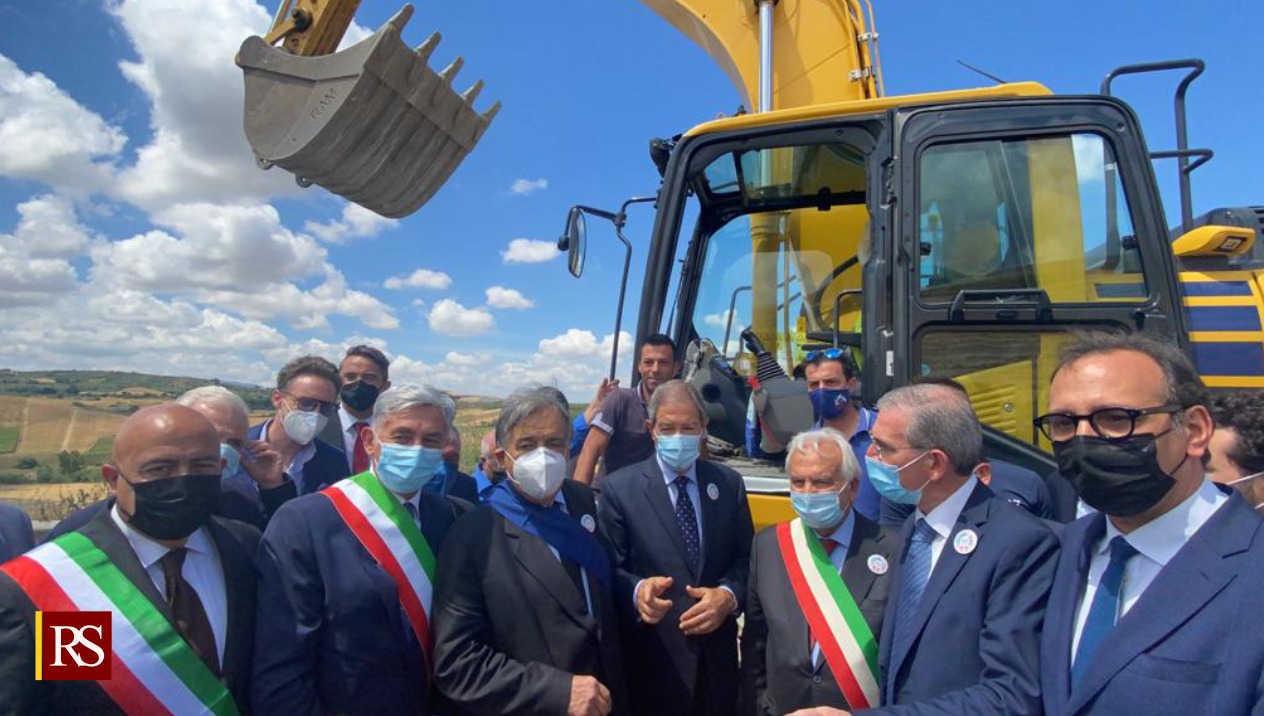 Musumeci a Corleone, “Aperti centinaia di cantieri in Sicilia”