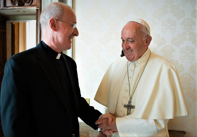 Lgbt, Papa Francesco all’Angelus contro l’omofobia