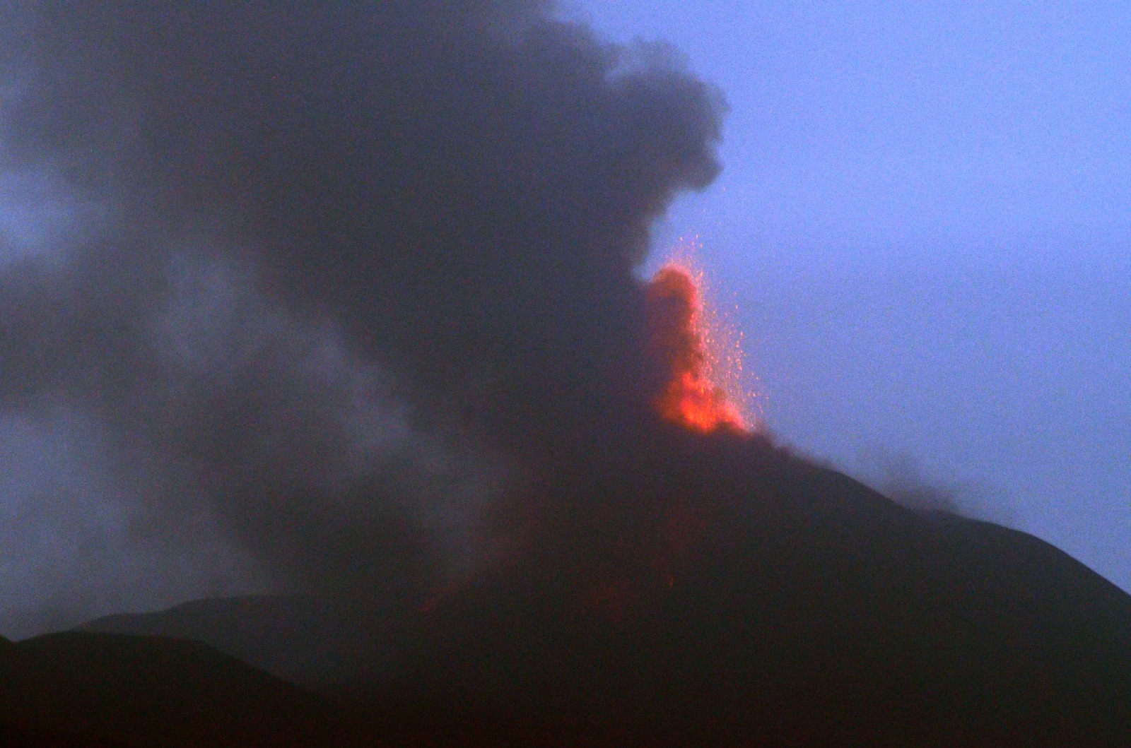 Etna, non più alimentato il trabocco lavico dal Sud est