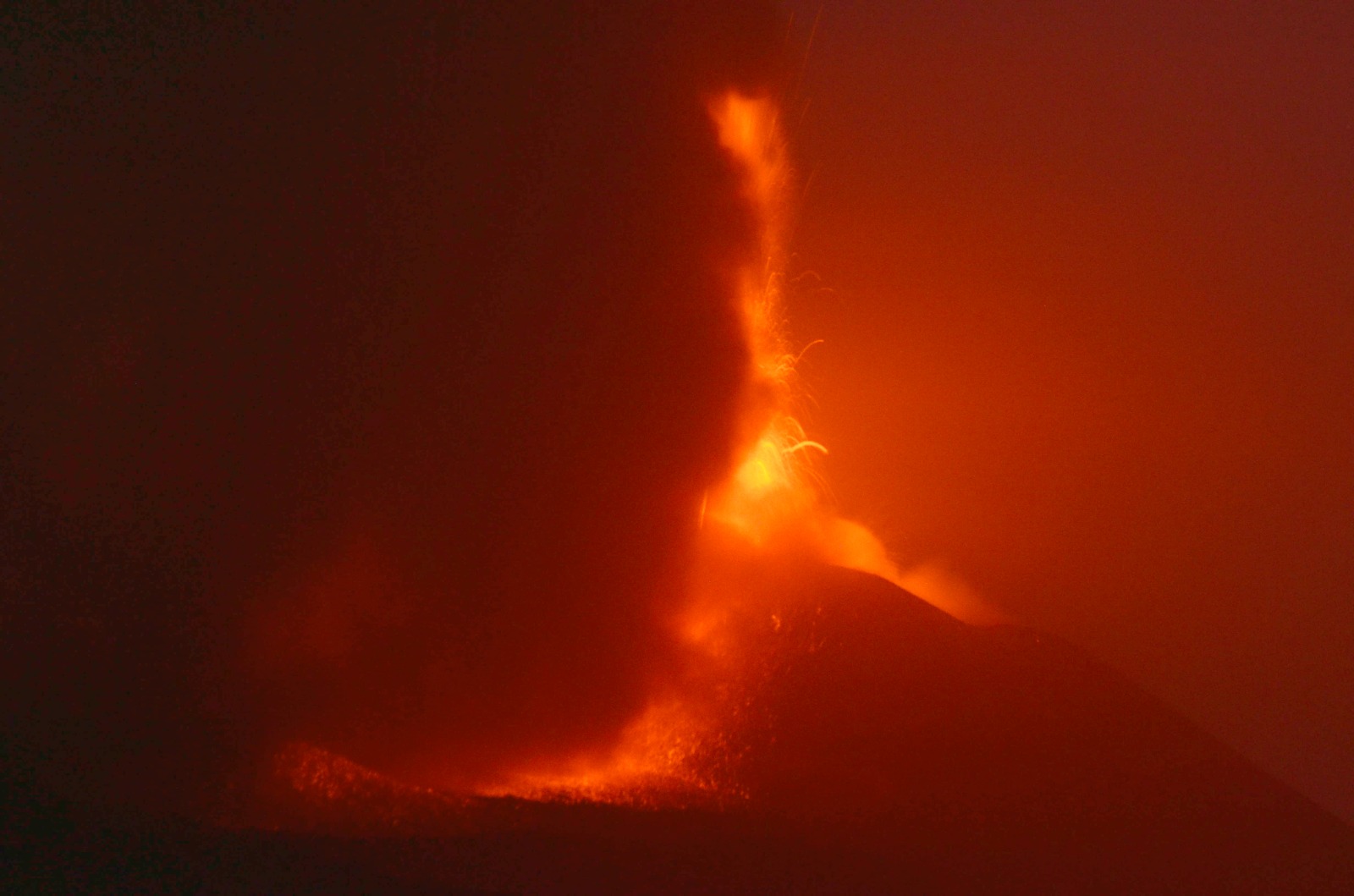 Etna, Behncke, il Cratere di Sud est dice “Il vulcano sono io”