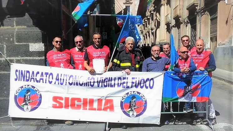 Emergenza incendi, la Sicilia brucia ma manca il 20% dei pompieri