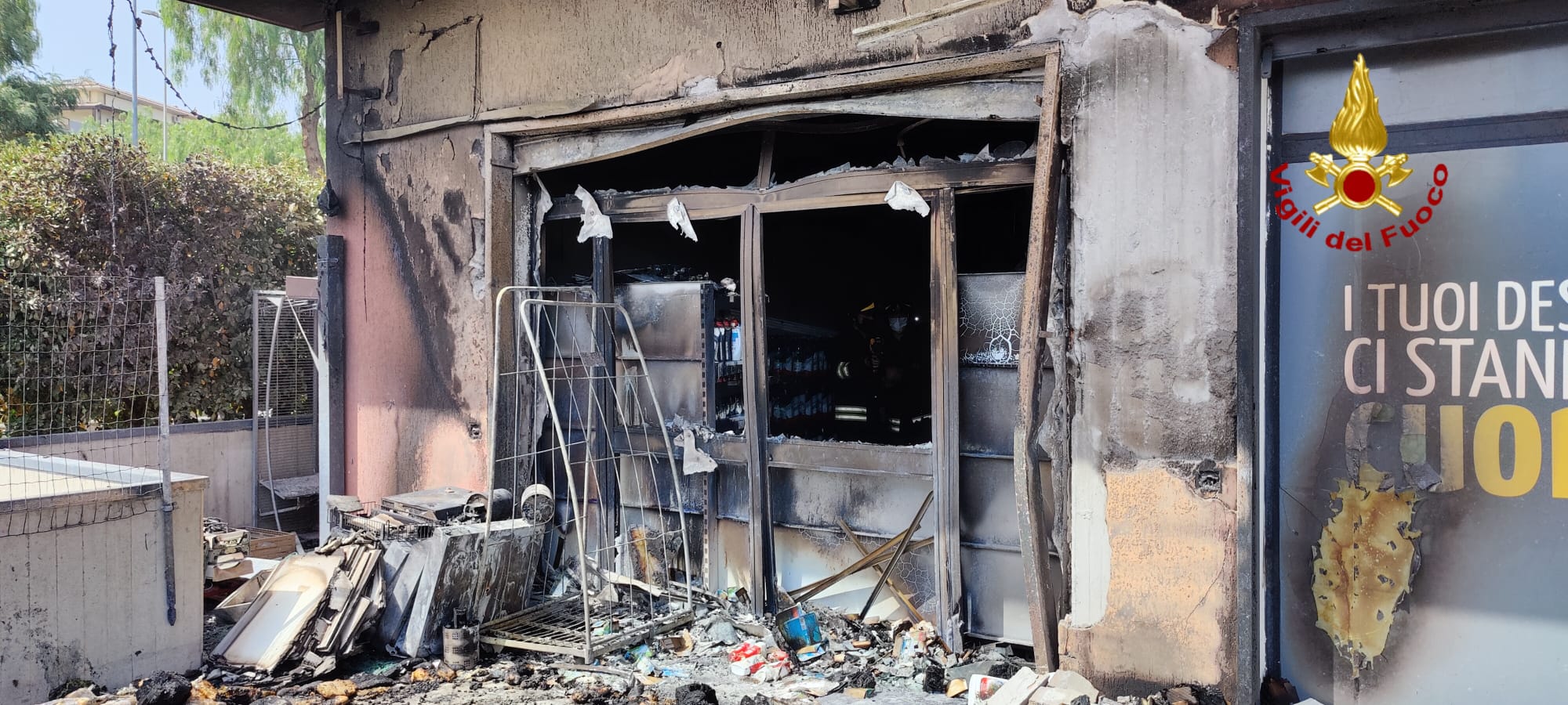 Fiamme in un supermercato a Mascalucia, indagini