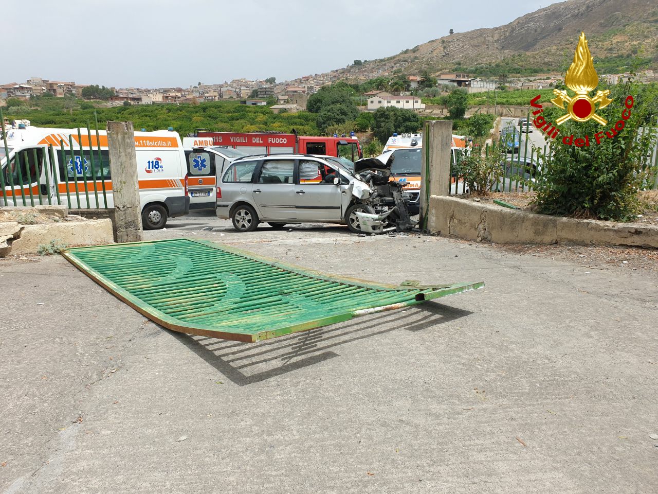 Incidenti, liberato dalle lamiere contorte nel Catanese