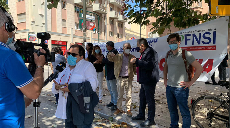 Giornalisti in piazza, una serie di flash mob per il futuro