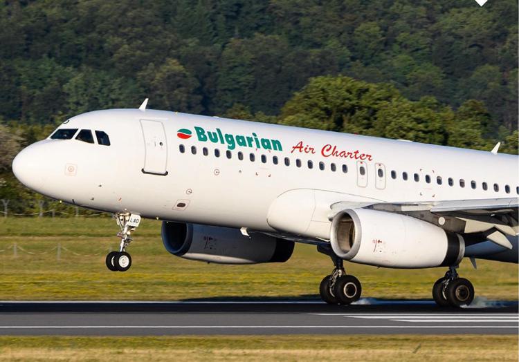 Aereo rientra a Catania, “Scoppiato un motore in volo”