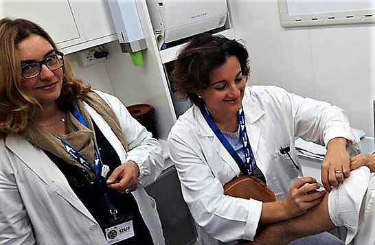Vaccini, camper dei medici Usca in giro per i quartieri di Palermo