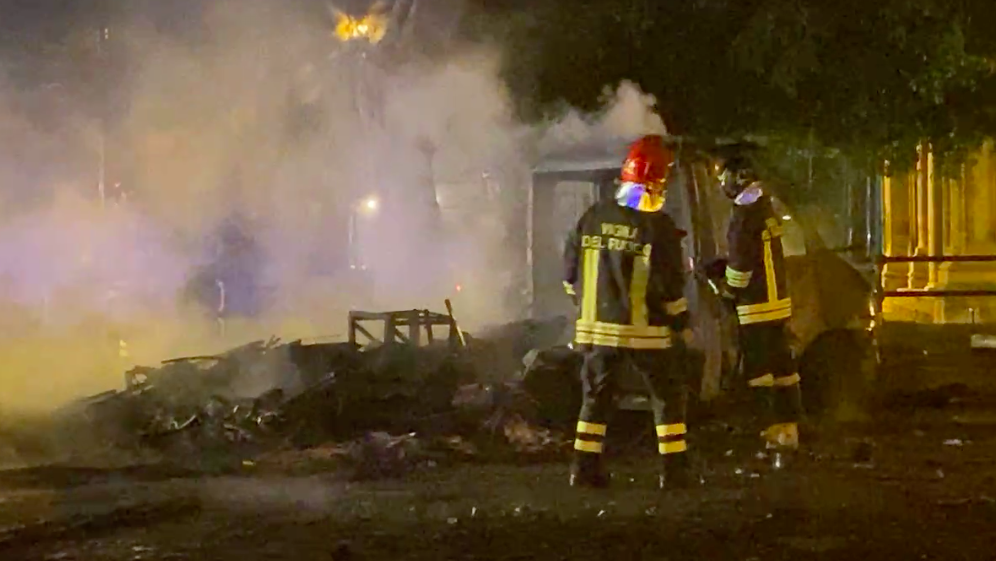 Esplode un camper a piazza Marina, paura a Palermo
