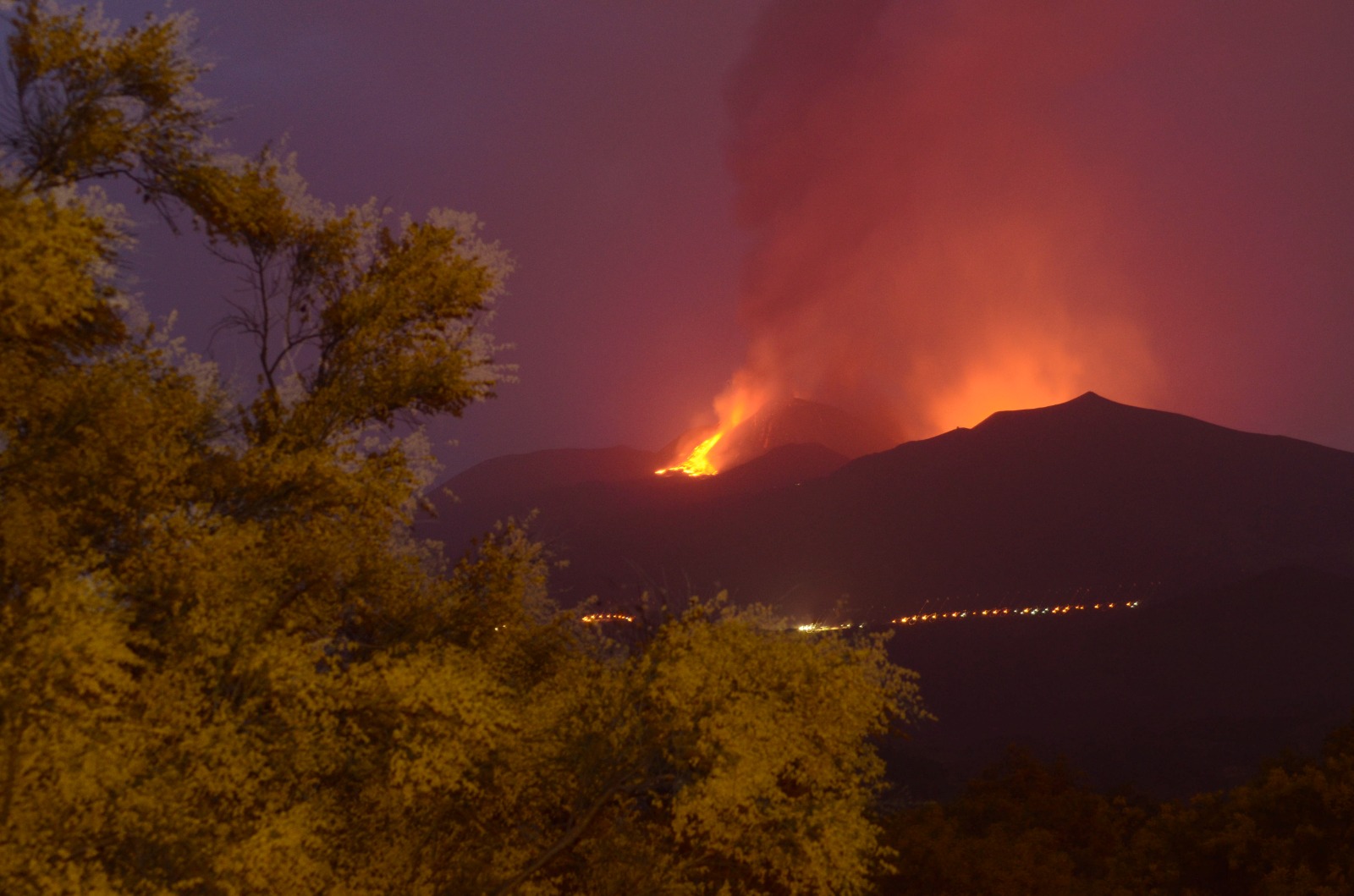 Etna, dall’alba di oggi solo una debole attività effusiva