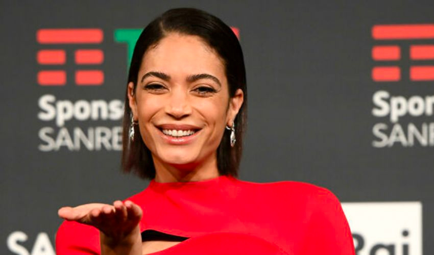 Elodie aiuta l’Ucraina, esce “Bagno a mezzanotte”, la canzone firmata da Elisa