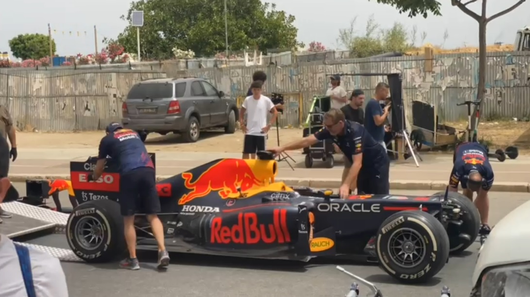 Palermo, spot con auto F1 Red Bull, strade bloccate dal traffico