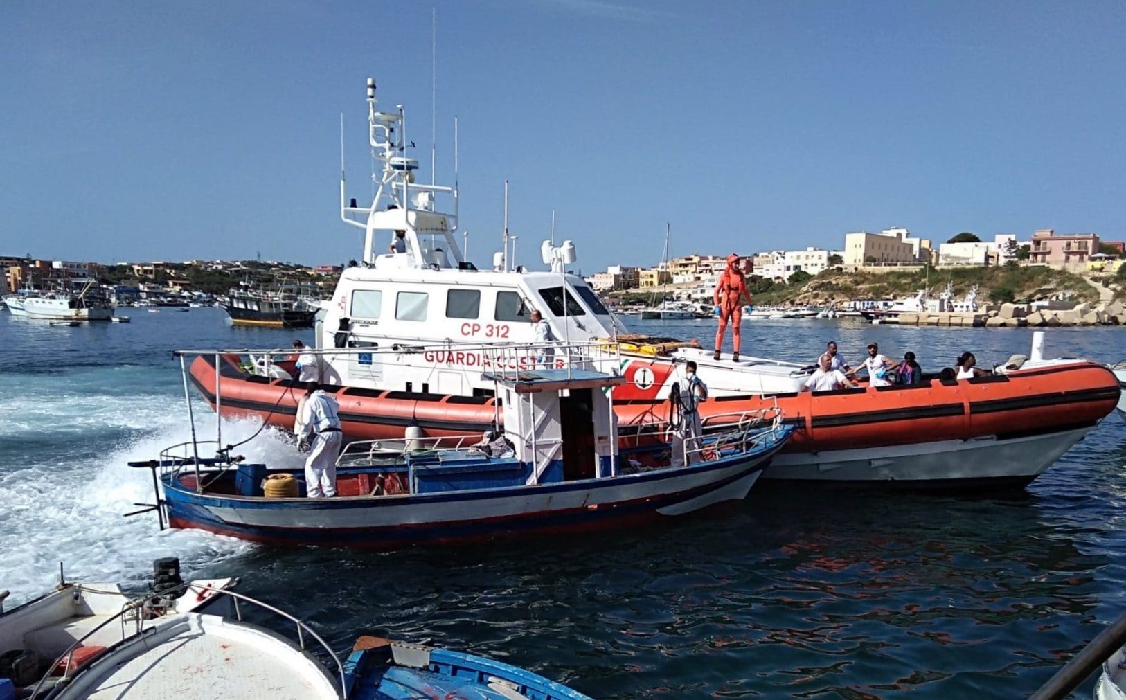 Migranti, fermati due scafisti egiziani ad Augusta