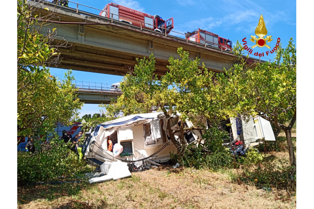 Auto cade da viadotto A20 vicino Pace del Mela, muore un uomo