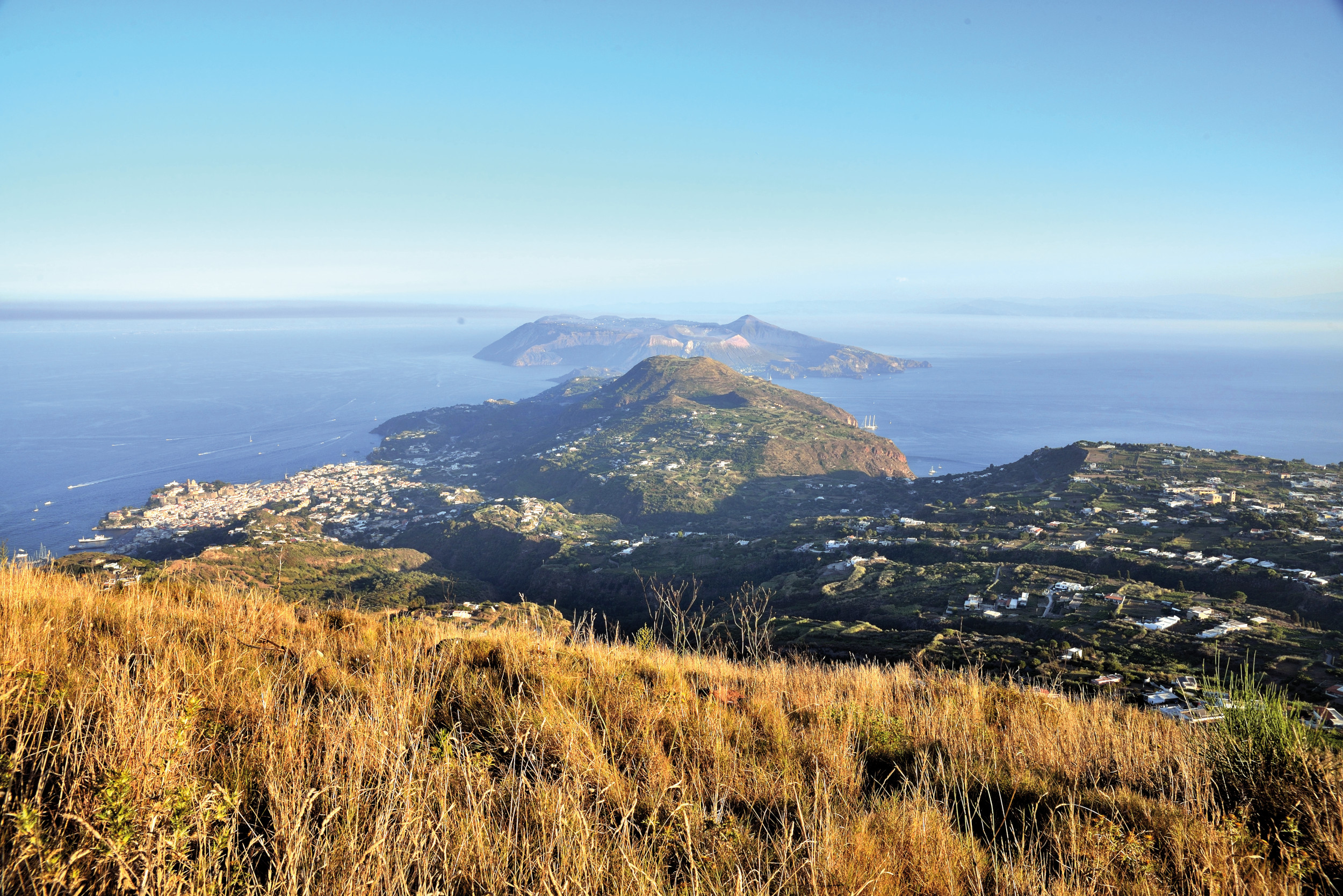 Eolie, sale l’allerta a Vulcano, livello giallo, cosa significa