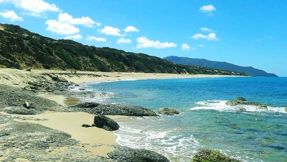 Sardegna, uomo muore in mare dopo aver salvato due ragazzine