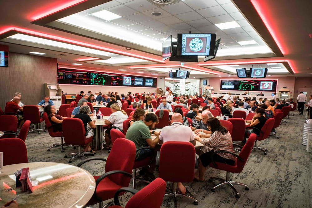 Sicilia in zona bianca, da lunedì riaprono sale giochi e scommesse