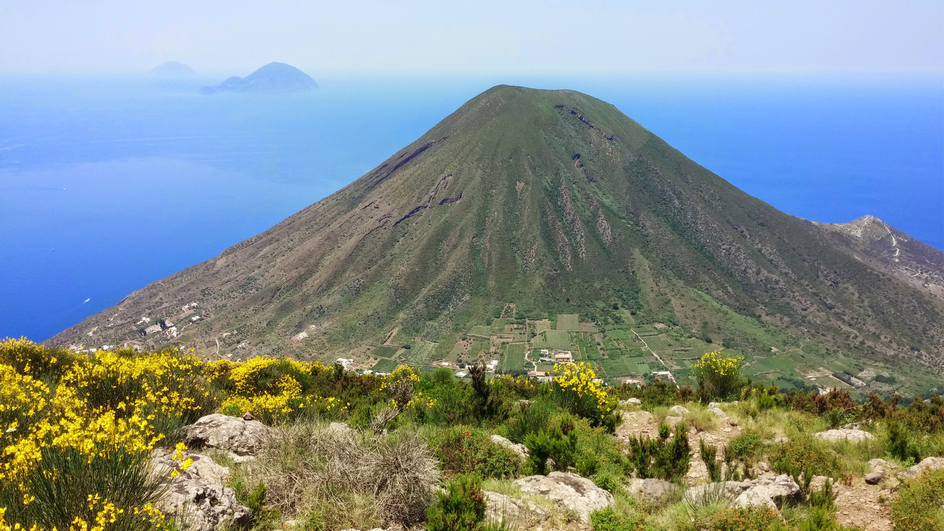 Turismo e ambiente, Salina regina delle isole Eolie, ecco perché