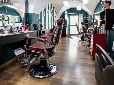 Palermo, non gradisce il taglio, uomo ferisce con spranga il barbiere Palermo, non gradisce il taglio, uomo ferisce con spranga il barbiere