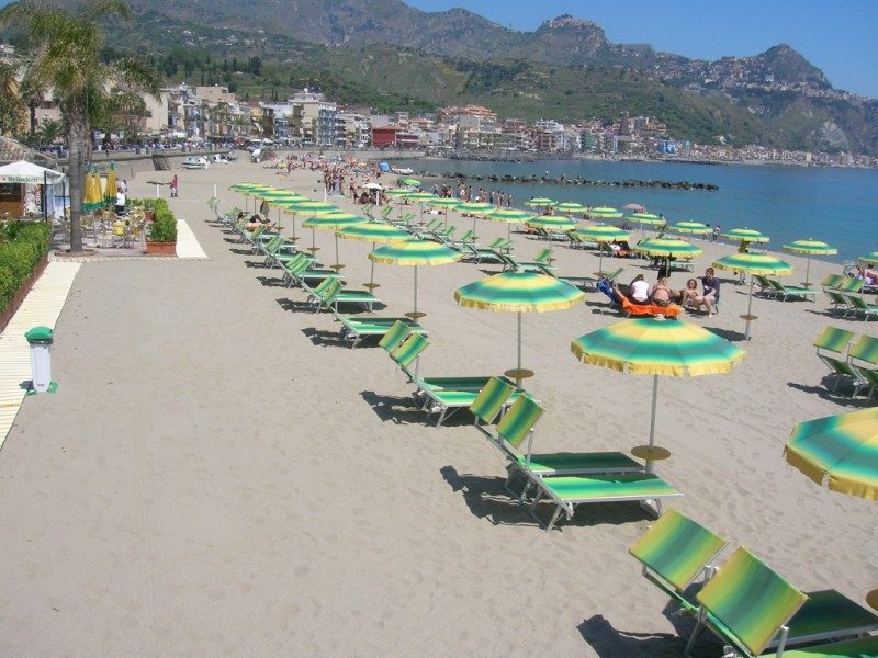 Mare tra Fondachello e Taormina, i prezzi degli stabilimenti balneari