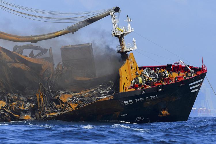 Sri Lanka, affonda nave con tonnellate di prodotti chimici