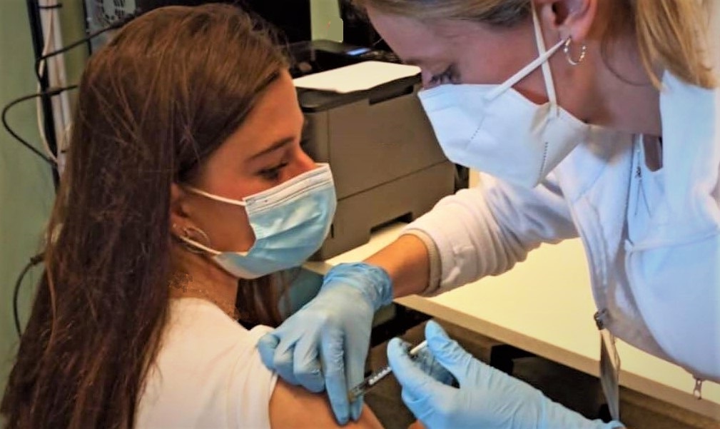 Vaccini, genitori e domande aperte su bambini e ragazzi