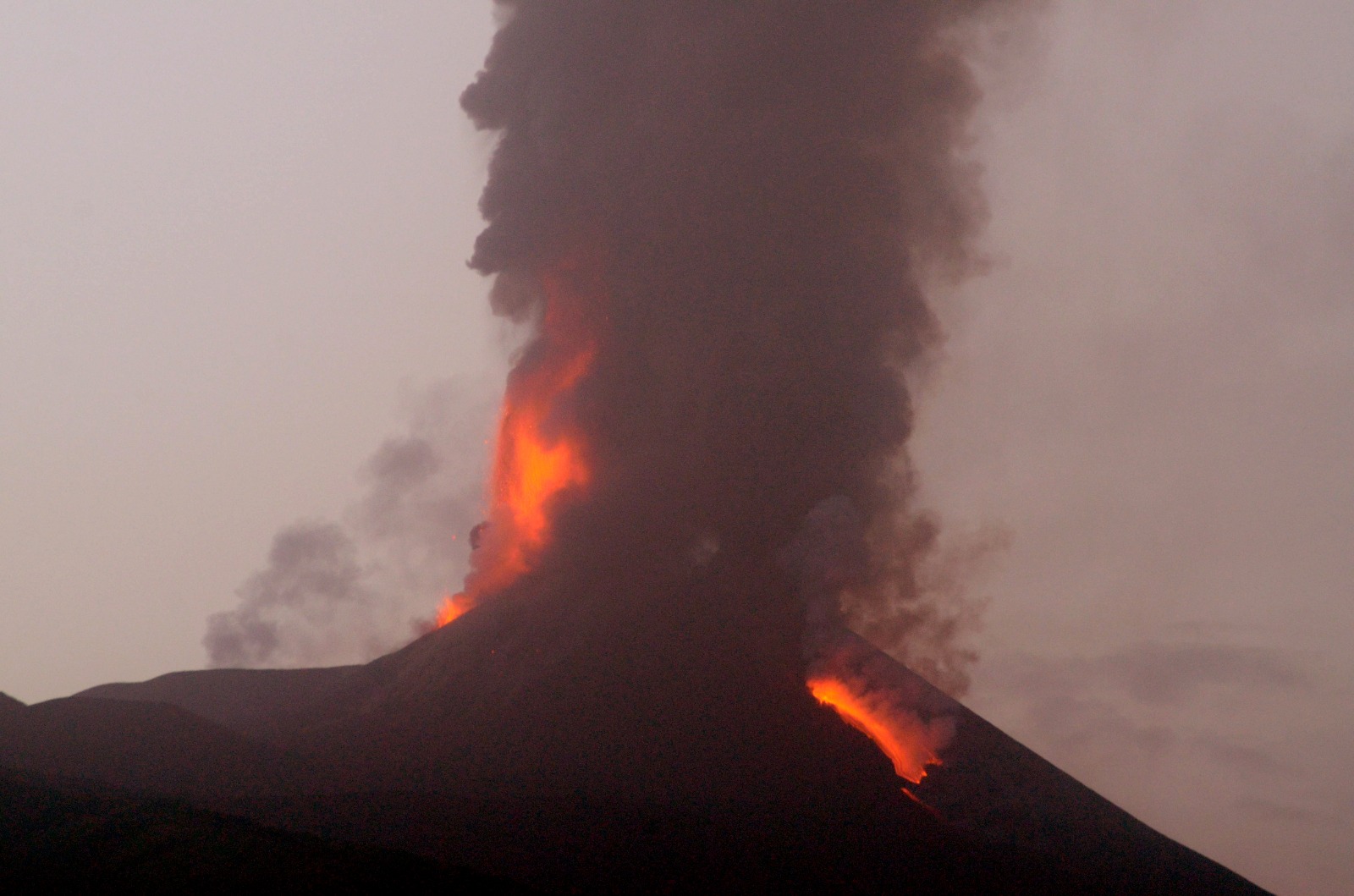 Etna, doppio parossismo, Boris Behncke, era già accaduto Etna, doppio parossismo, Boris Behncke, era già accaduto